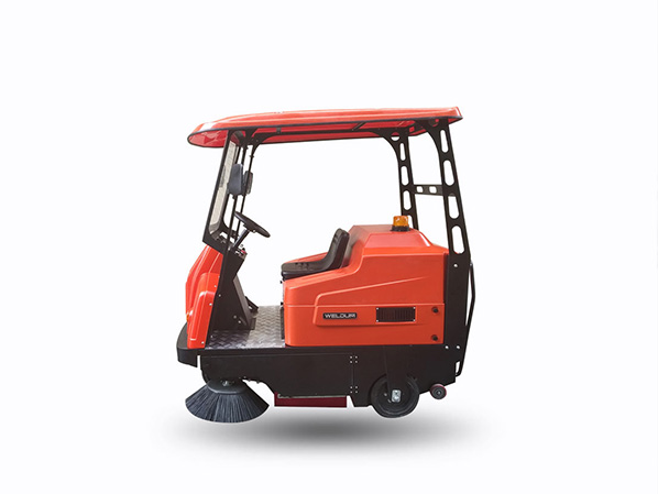 W1350小型掃地車側(cè)面