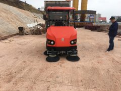 駕駛式電動(dòng)掃地車(chē)性?xún)r(jià)比怎么樣