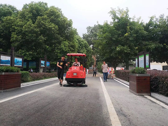 小區(qū)掃地機(jī)怎么使用