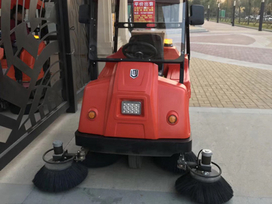 工業(yè)電動掃地機怎么樣