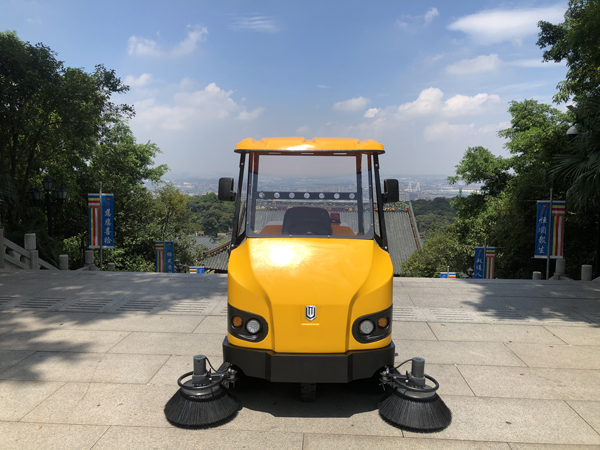 選擇掃地車(chē)要注意哪些問(wèn)題