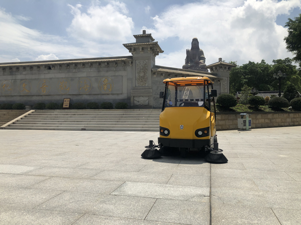 掃地車(chē)適合掃水泥地面嗎