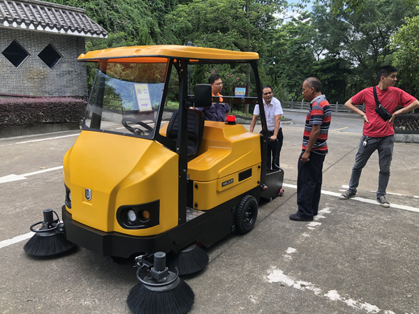 掃地車(chē)價(jià)格報(bào)價(jià)是多少