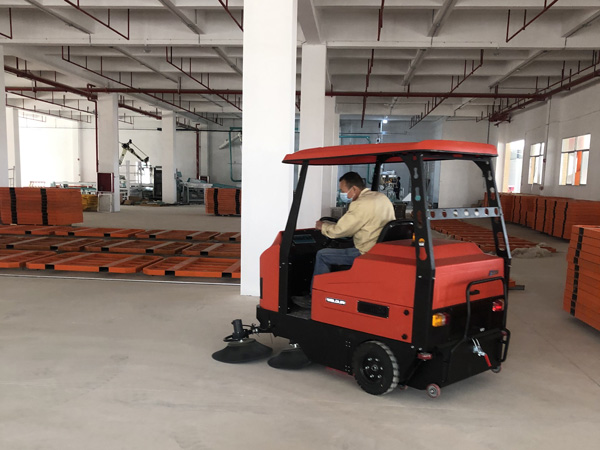 買小型掃地車有什么好處？