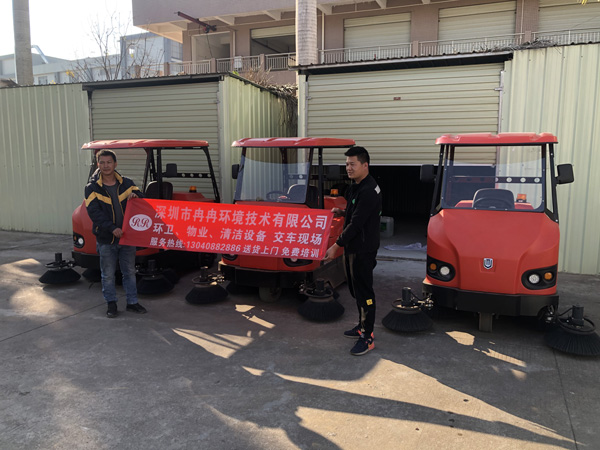工廠掃地車分類及優(yōu)勢特點(diǎn)介紹