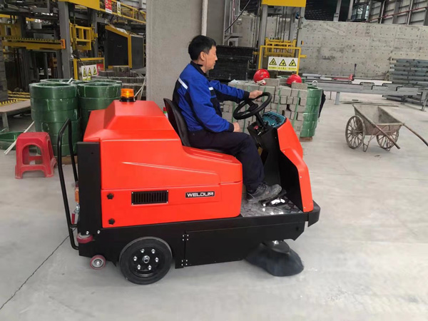 洗地機(jī)應(yīng)該怎么使用？怎么才能發(fā)揮最大作用呢