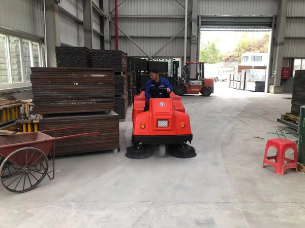 如何選擇性能較好的掃地車？