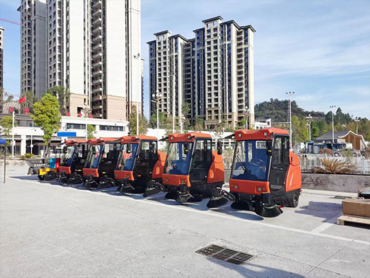工廠掃地車多少錢一臺(tái)？